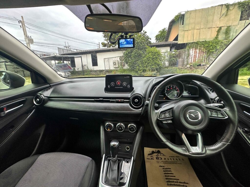 Mazda 2 White 2018-2021 или аналог в Паттайе, Таиланд