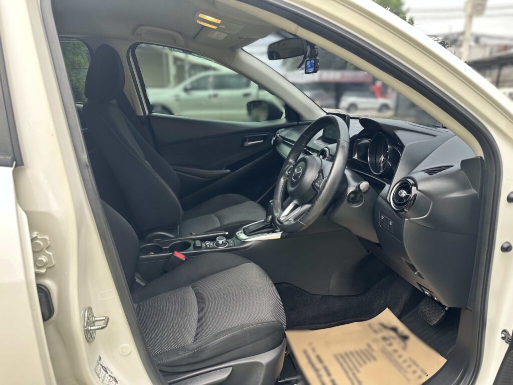 Mazda 2 White 2018-2021 или аналог в Паттайе, Таиланд