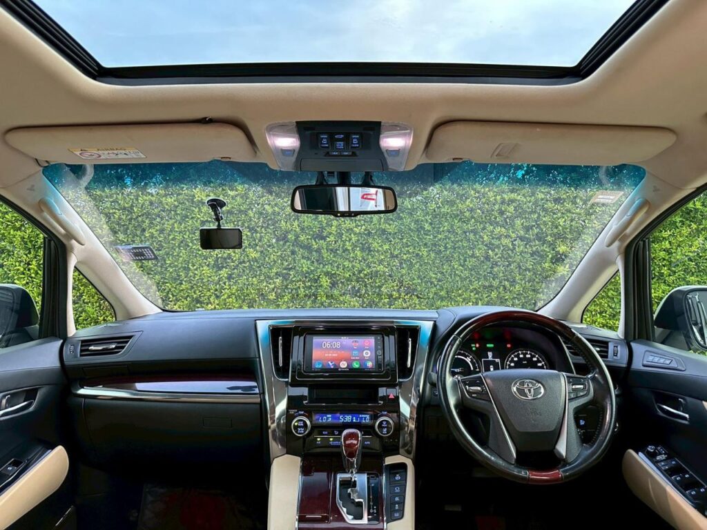 Toyota Alphard 30 2020-2023 или аналог в Бангкоке, Таиланд