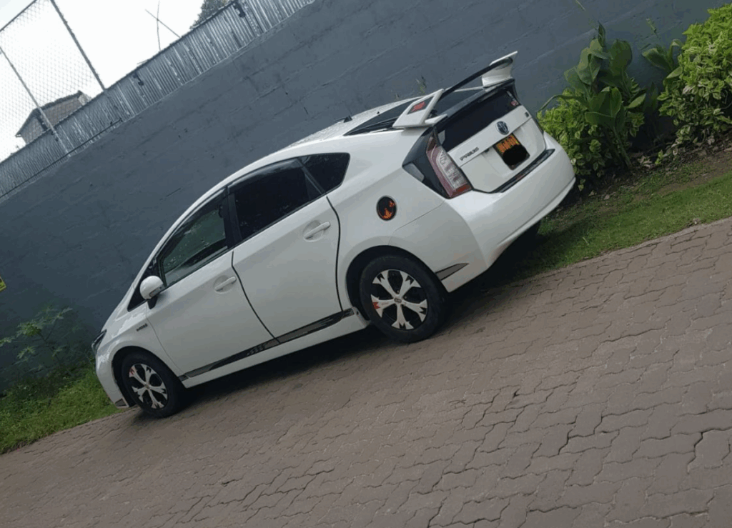 Toyota Prius 2010-2016 или аналог в Мириссе, Шри-Ланка