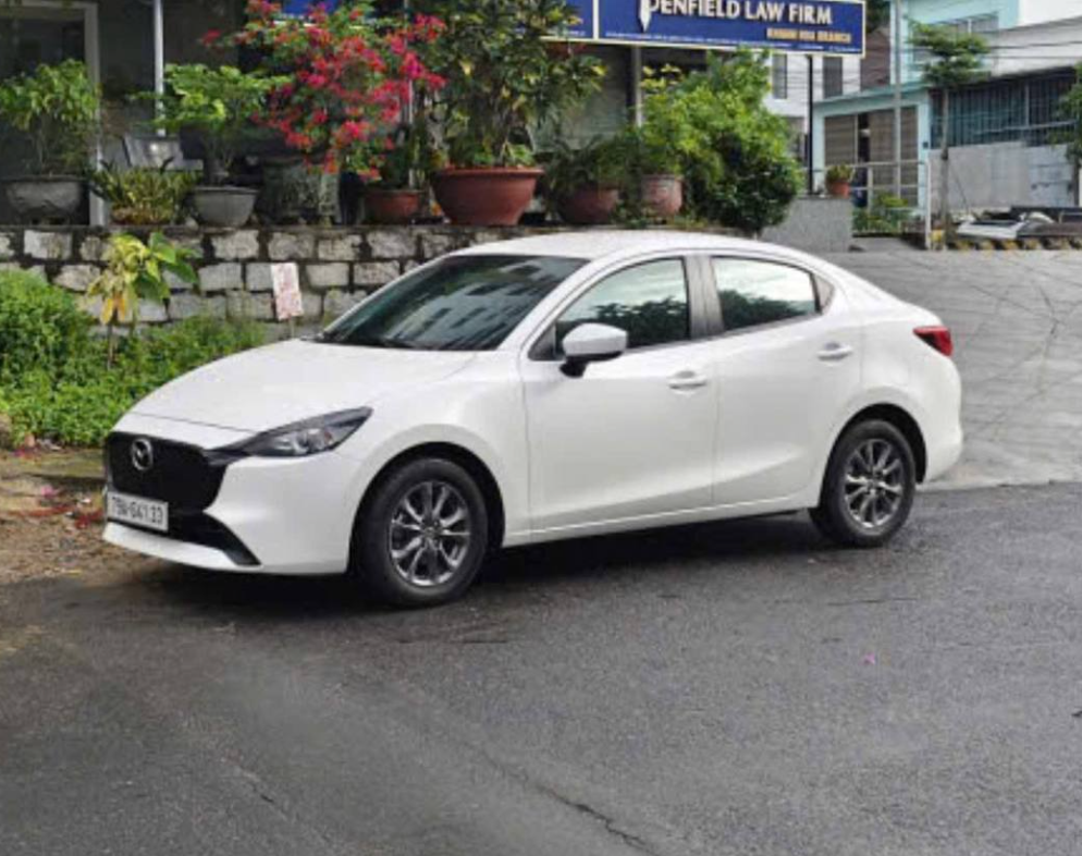 Mazda2 2024-2025 или аналог в Хошимине, Вьетнам