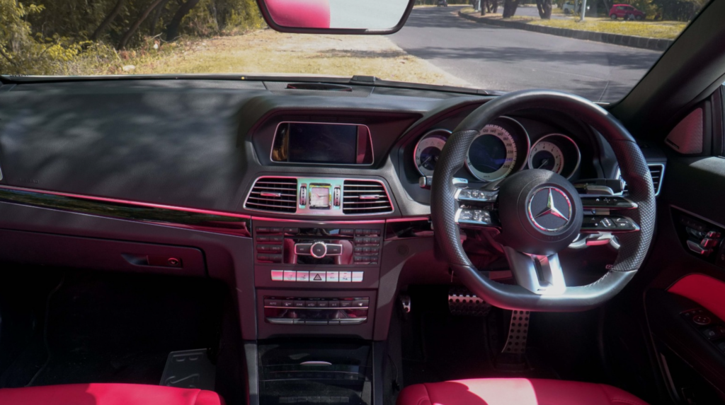 Mercedes Benz E250 Cabrio White на Бали