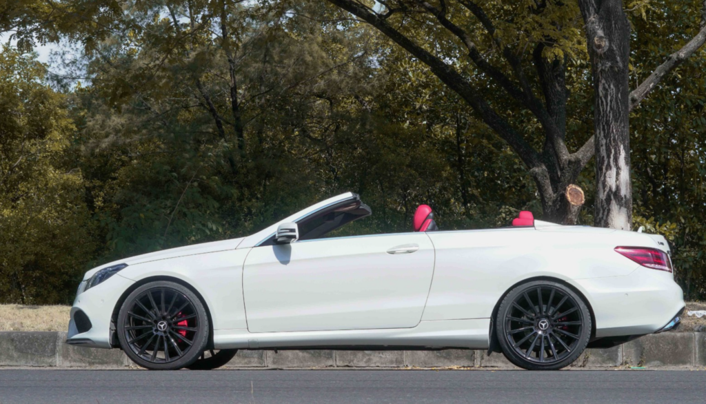 Mercedes Benz E250 Cabrio White на Бали