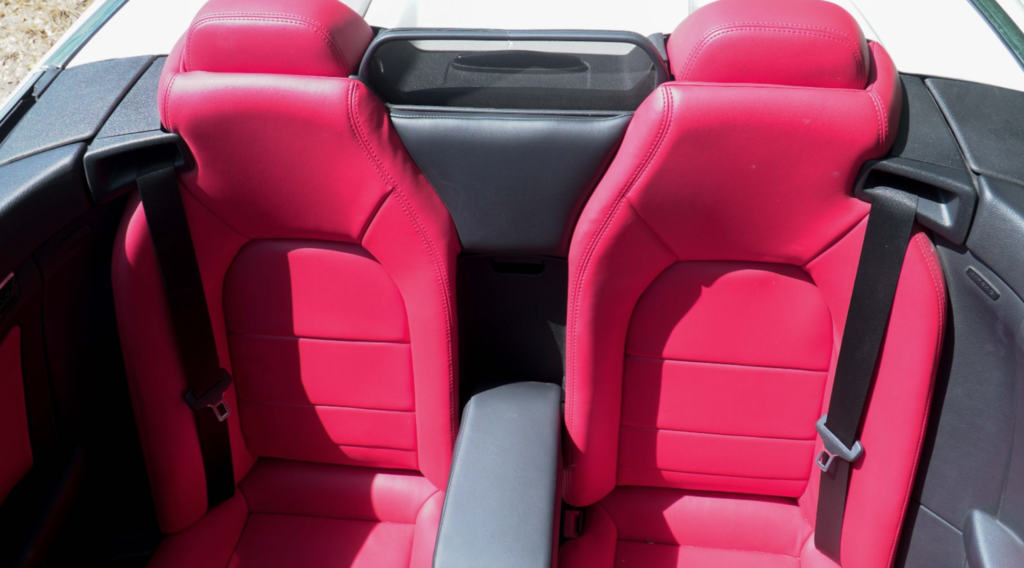 Mercedes Benz E250 Cabrio White на Бали