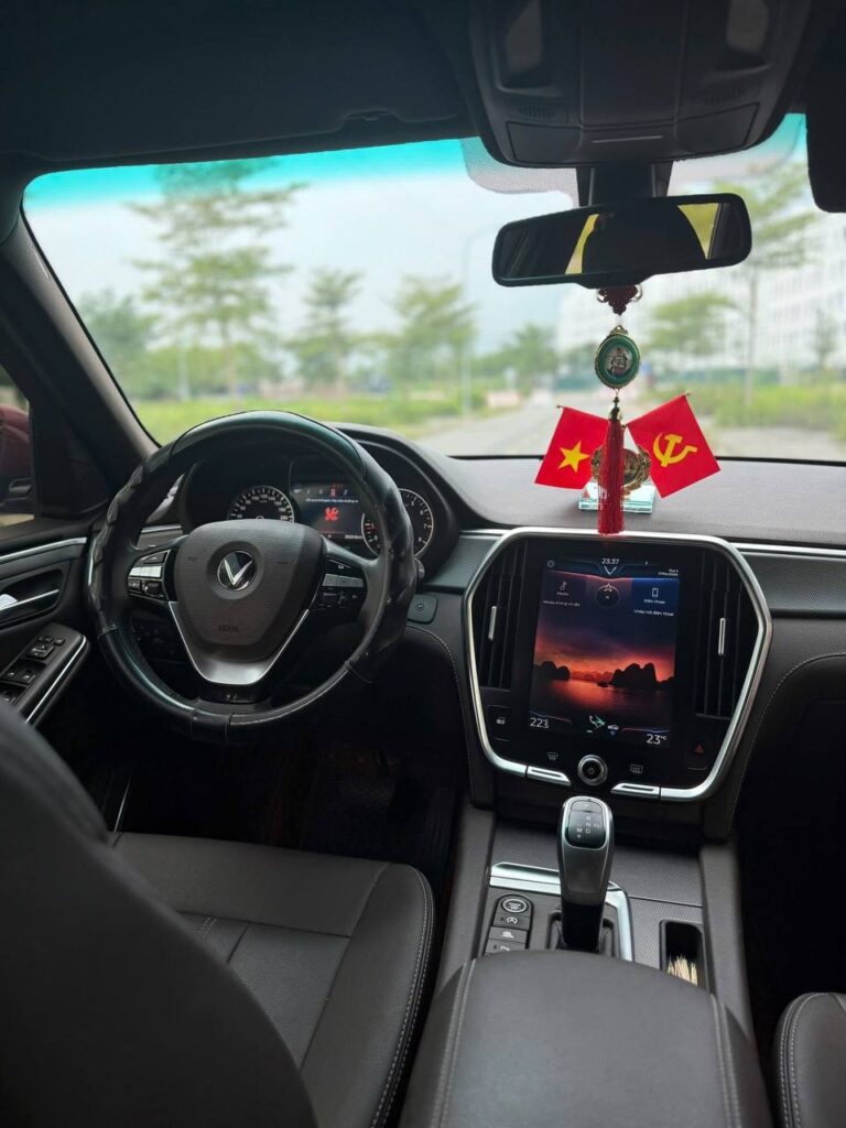 VinFast LUX SA2.0 turbo 2020-2022 или аналог в Нячанге, Вьетнам