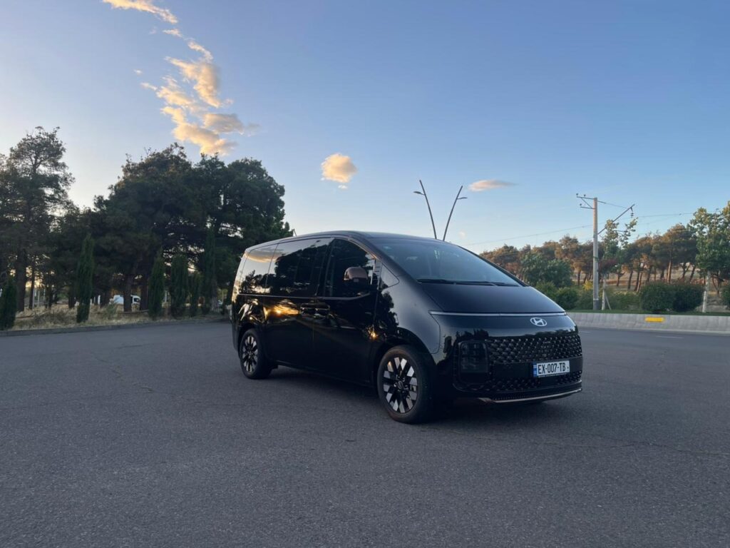 Hyundai Staria 7 мест 2023-2025 или аналог в Тбилиси, Грузия