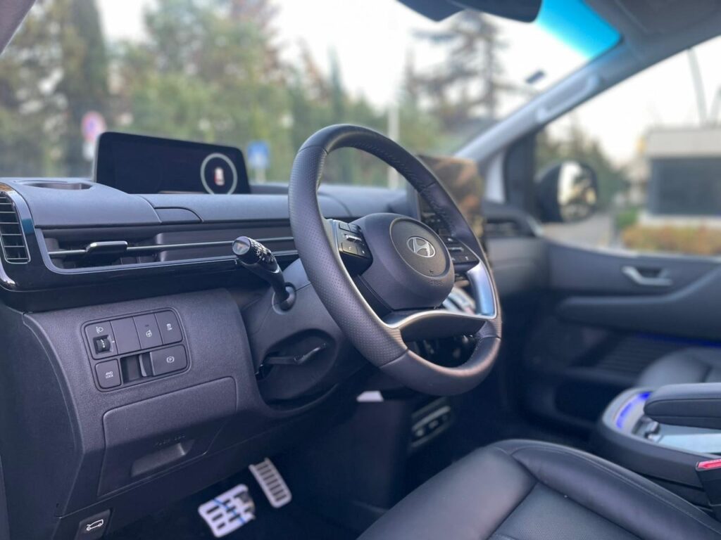 Hyundai Staria 7 мест 2023-2025 или аналог в Тбилиси, Грузия