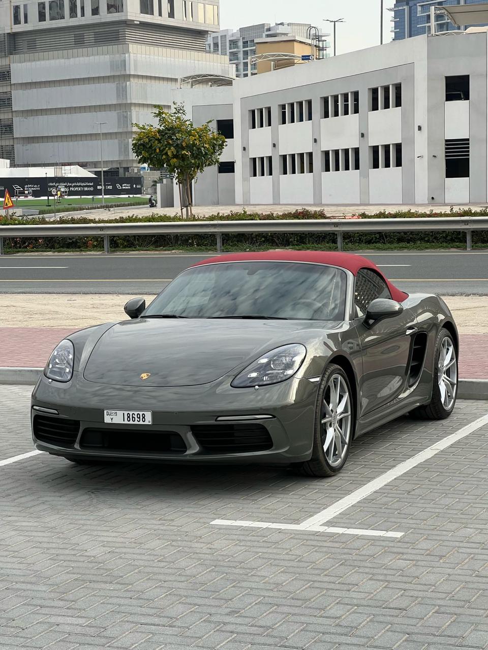 Porsche 718 Boxster 2025 или аналог в Дубаи, ОАЭ