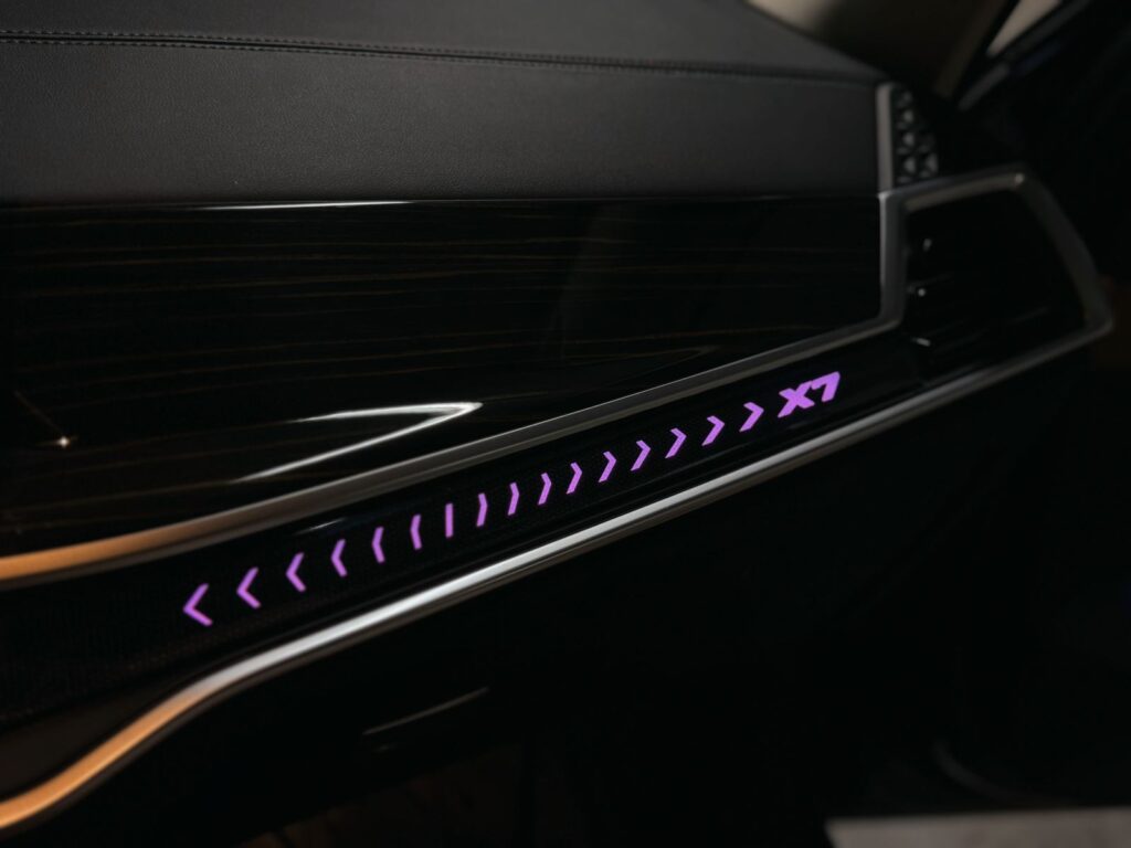 BMW X7 2024 blue или аналог в Дубаи, ОАЭ