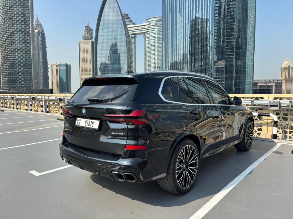 BMW X5 40i 2024 black или аналог в Дубаи, ОАЭ