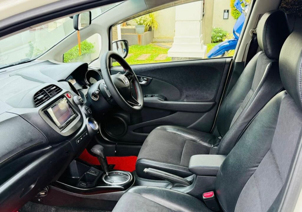 Honda Shuttle гибрид 2016-2018 или аналог в Коломбо, Шри-Ланка