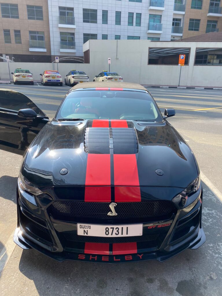 Ford Mustang Black Cabrio 2022-2023 или аналог в Дубаи, ОАЭ