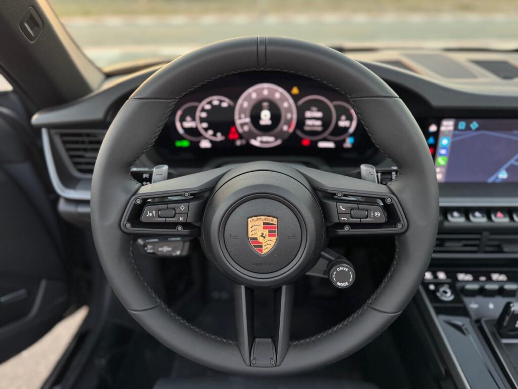 PORSHE 911 Carrera Cabrio 2025 или аналог в Дубаи, ОАЭ