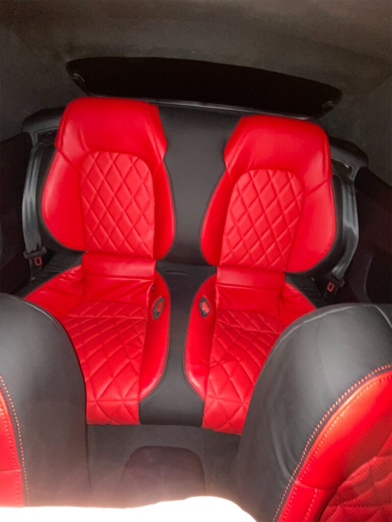 Ford Mustang Black Cabrio 2022-2023 или аналог в Дубаи, ОАЭ