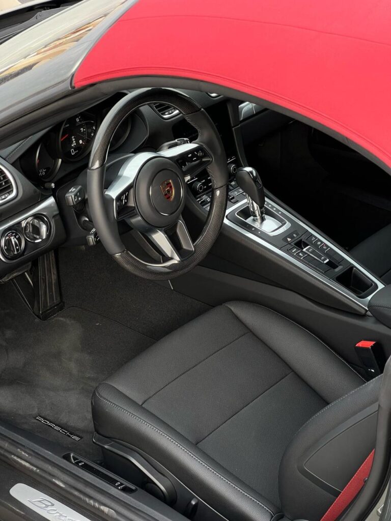 Porsche 718 Boxster 2025 или аналог в Дубаи, ОАЭ