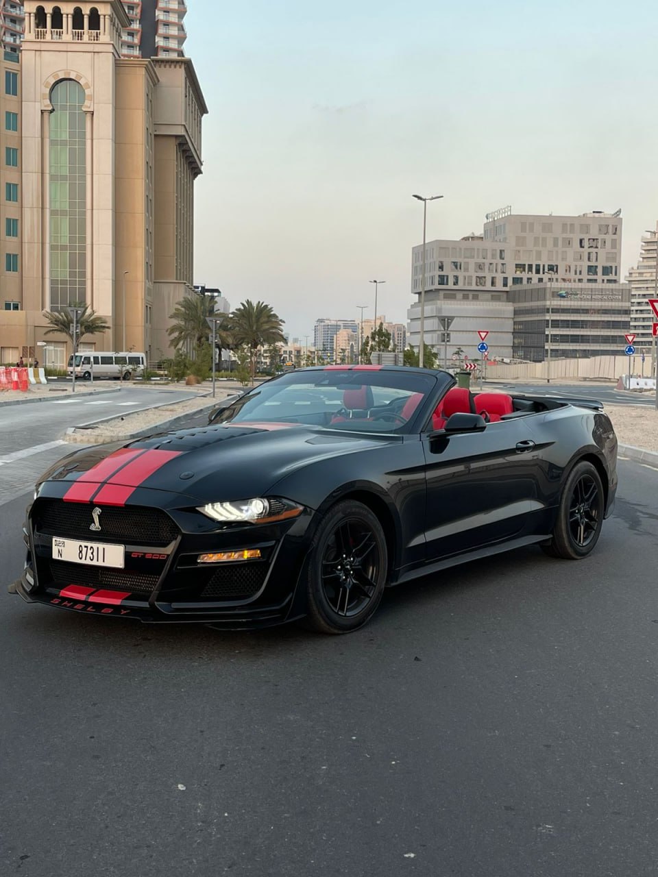 Ford Mustang Black Cabrio 2022-2023 или аналог в Дубаи, ОАЭ