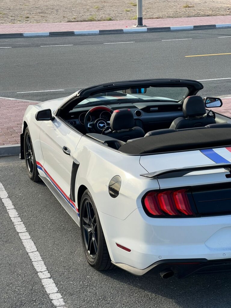 FORD MUSTANG 2023 WHITE CABRIO или аналог в Дубаи, ОАЭ