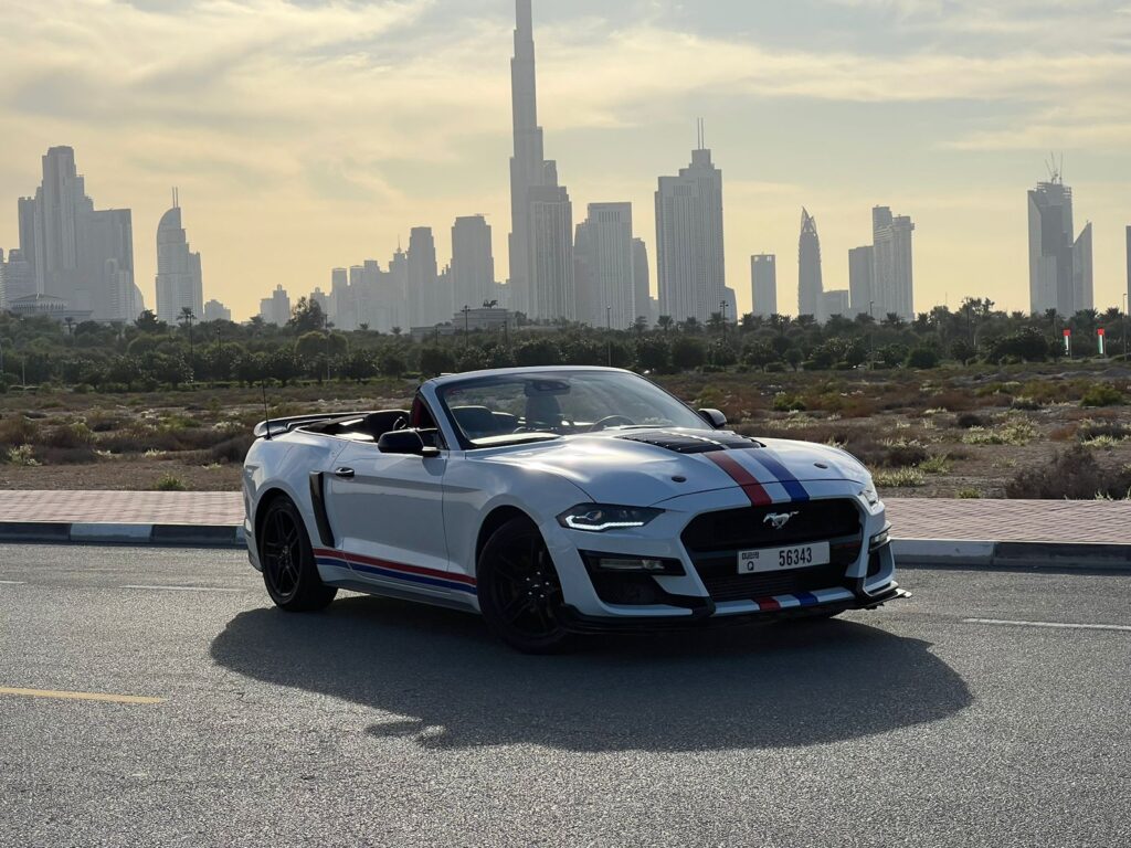 FORD MUSTANG 2023 WHITE CABRIO или аналог в Дубаи, ОАЭ
