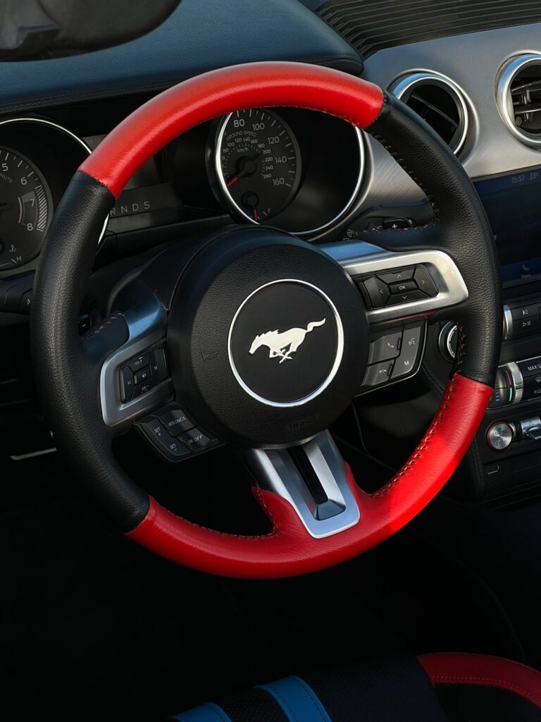 FORD MUSTANG 2023 WHITE CABRIO или аналог в Дубаи, ОАЭ