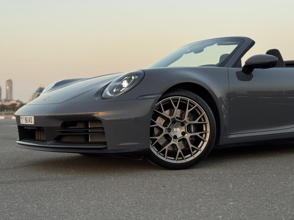 PORSHE 911 Carrera Cabrio 2025 или аналог в Дубаи, ОАЭ