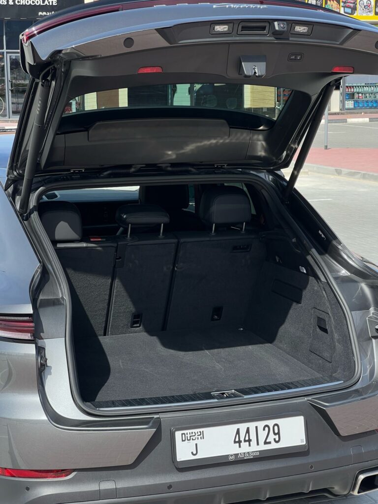 Porsche Cayenne 2025  или аналог в Дубаи, ОАЭ