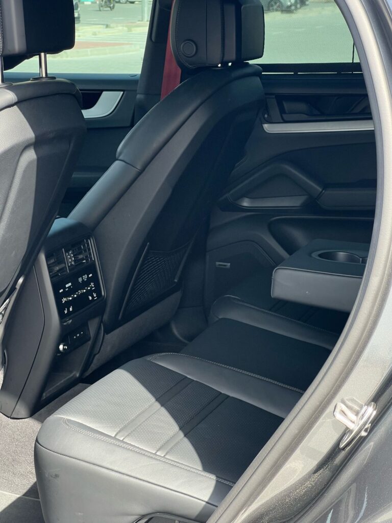 Porsche Cayenne 2025  или аналог в Дубаи, ОАЭ