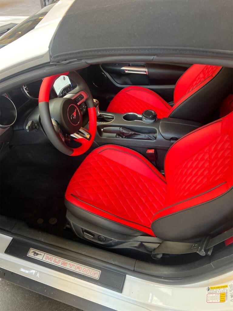 FORD MUSTANG 2023 WHITE CABRIO или аналог в Дубаи, ОАЭ