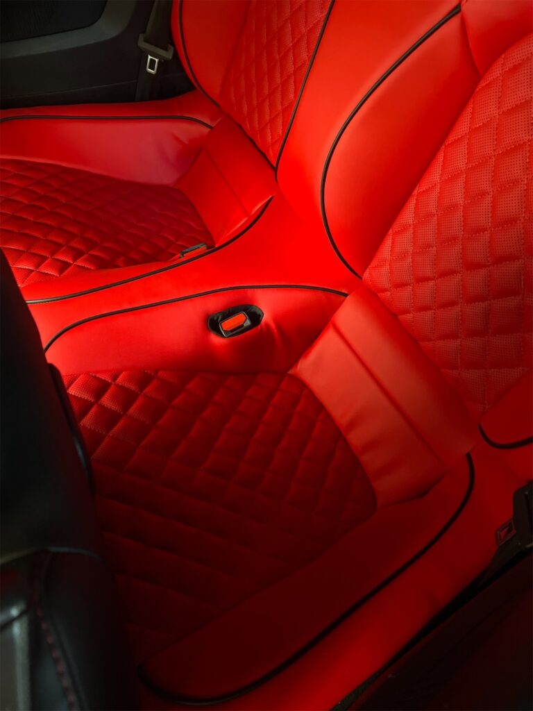 FORD MUSTANG 2023 WHITE CABRIO или аналог в Дубаи, ОАЭ