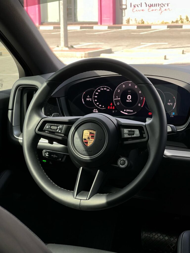 Porsche Cayenne 2025  или аналог в Дубаи, ОАЭ