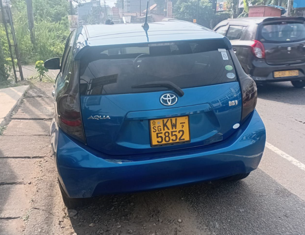 Toyota Aqua гибрид 2016-2018 или аналог в Коломбо, Шри-Ланка