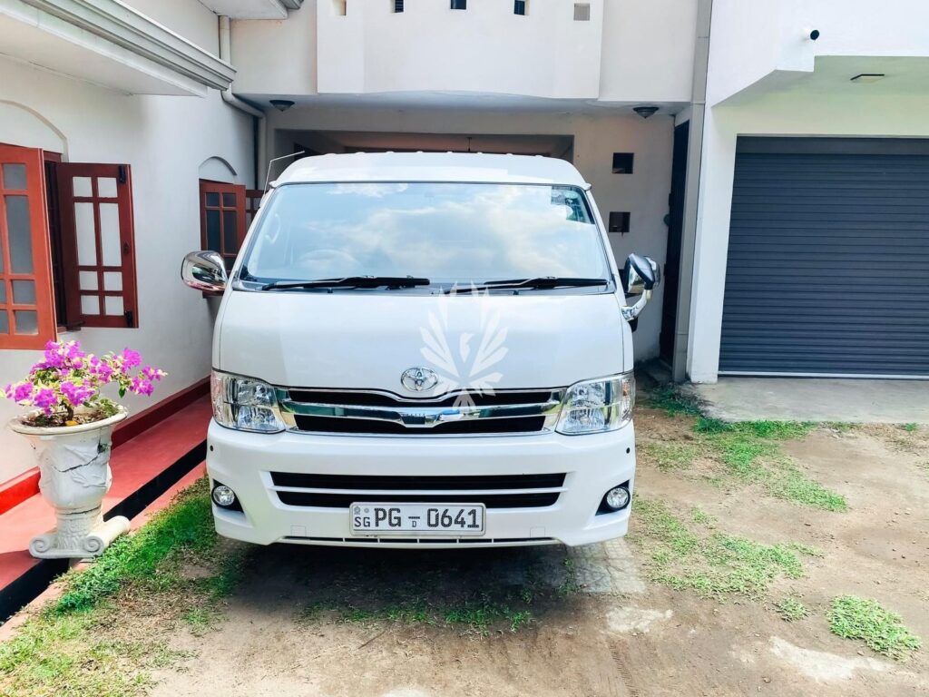 Toyota KDH 2013-2016 или аналог в Коломбо, Шри-Ланка