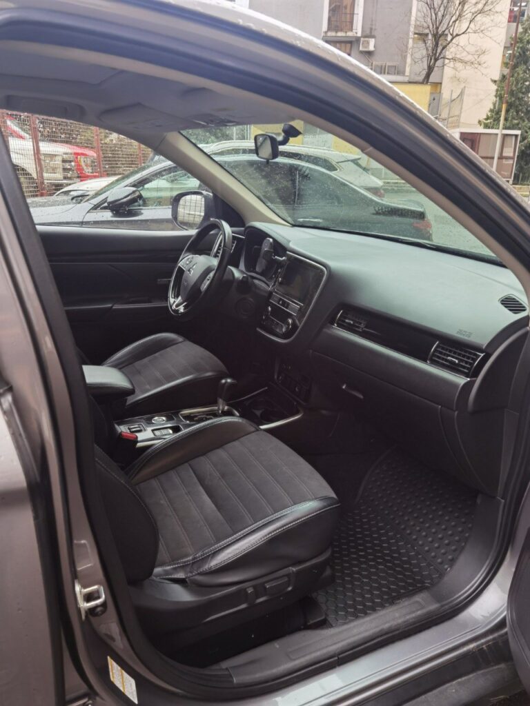 Mitsubishi Outlander 7 мест 2018-2020 или аналог в Батуми, Грузия