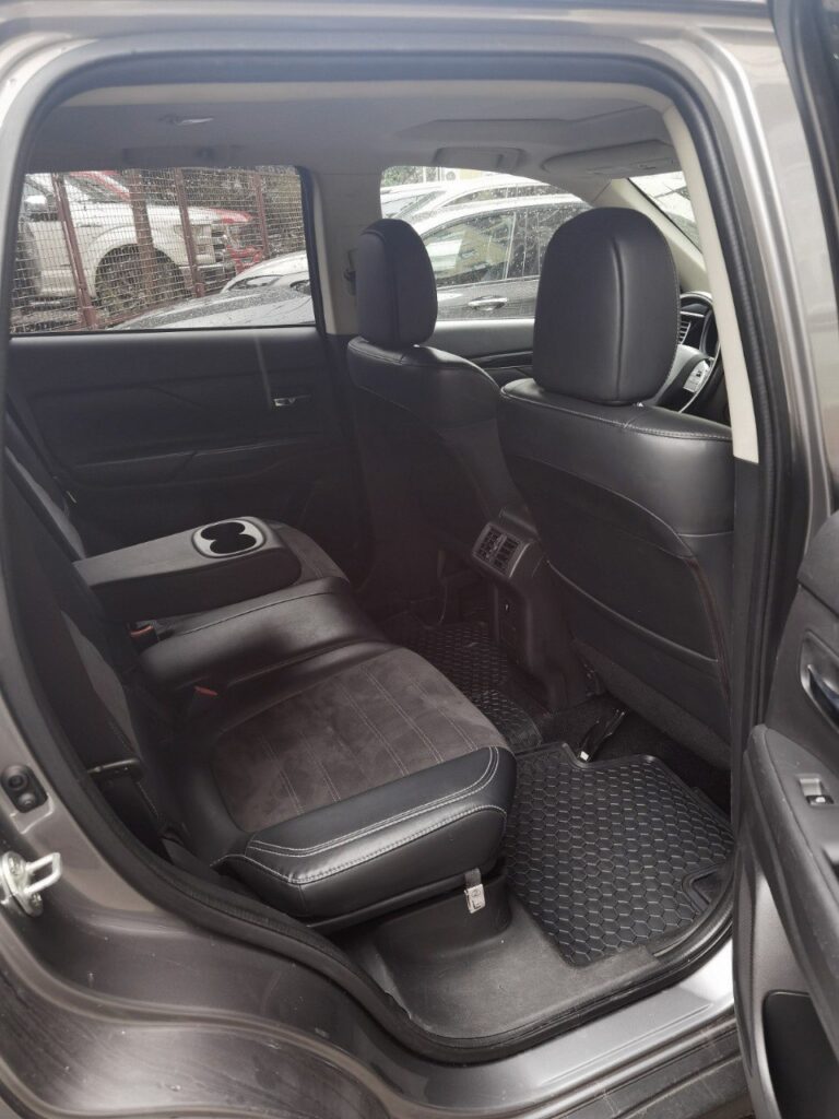 Mitsubishi Outlander 7 мест 2018-2020 или аналог в Батуми, Грузия