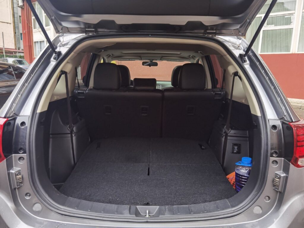 Mitsubishi Outlander 7 мест 2018-2020 или аналог в Батуми, Грузия