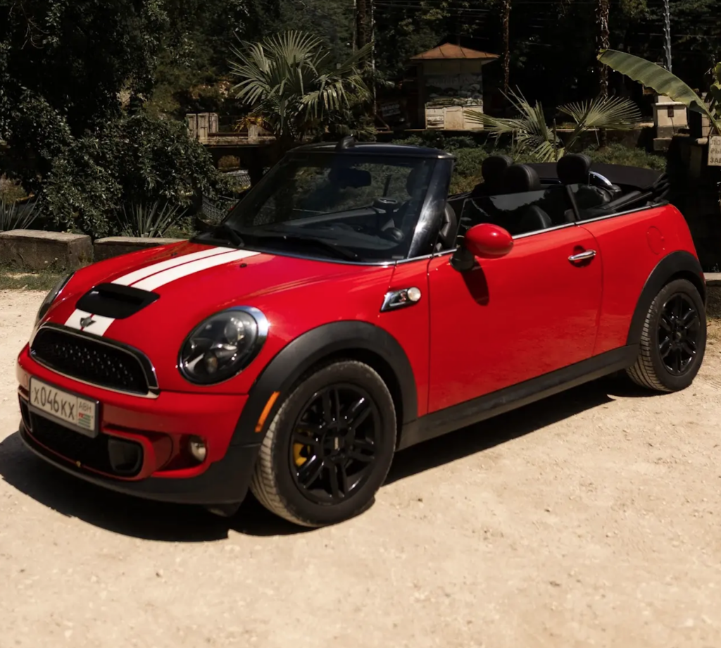 Mini Cooper S кабриолет красный 2013-2015 или аналог в Новом Афоне, Абхазия
