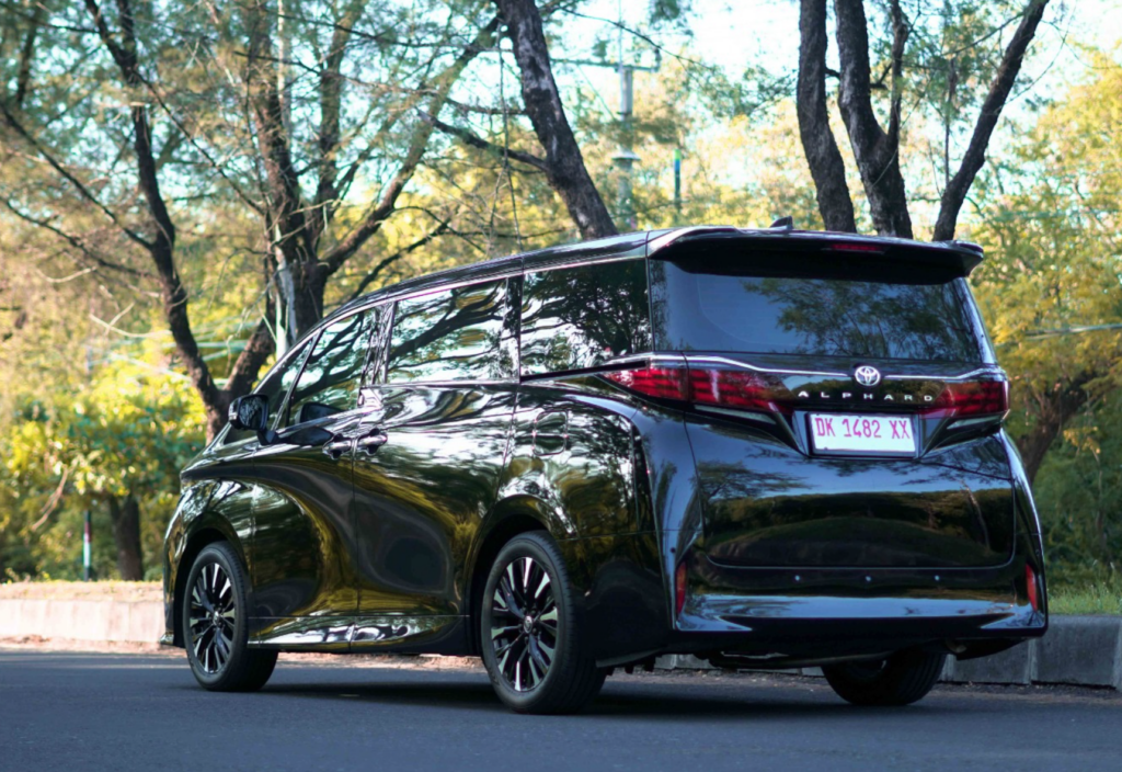 TOYOTA ALPHARD 7 мест 2024 или аналог в Денпасаре, Бали