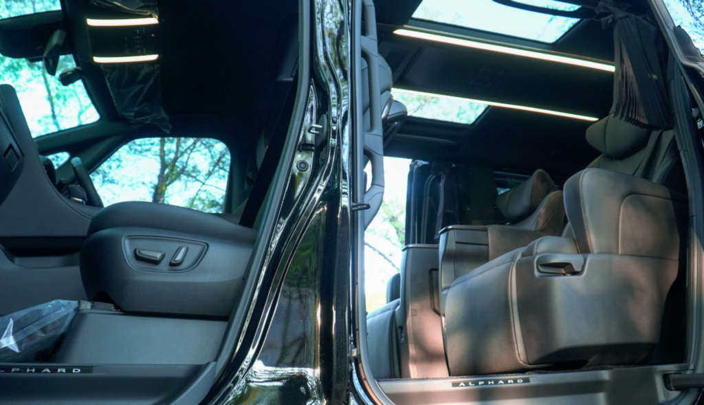 TOYOTA ALPHARD 7 мест 2024 или аналог в Денпасаре, Бали