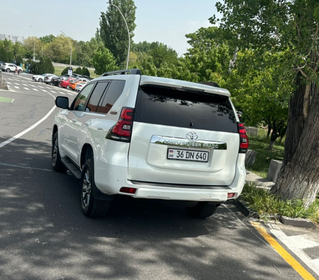 Toyota Prado 2012-2013 или аналог в Ереване, Армения