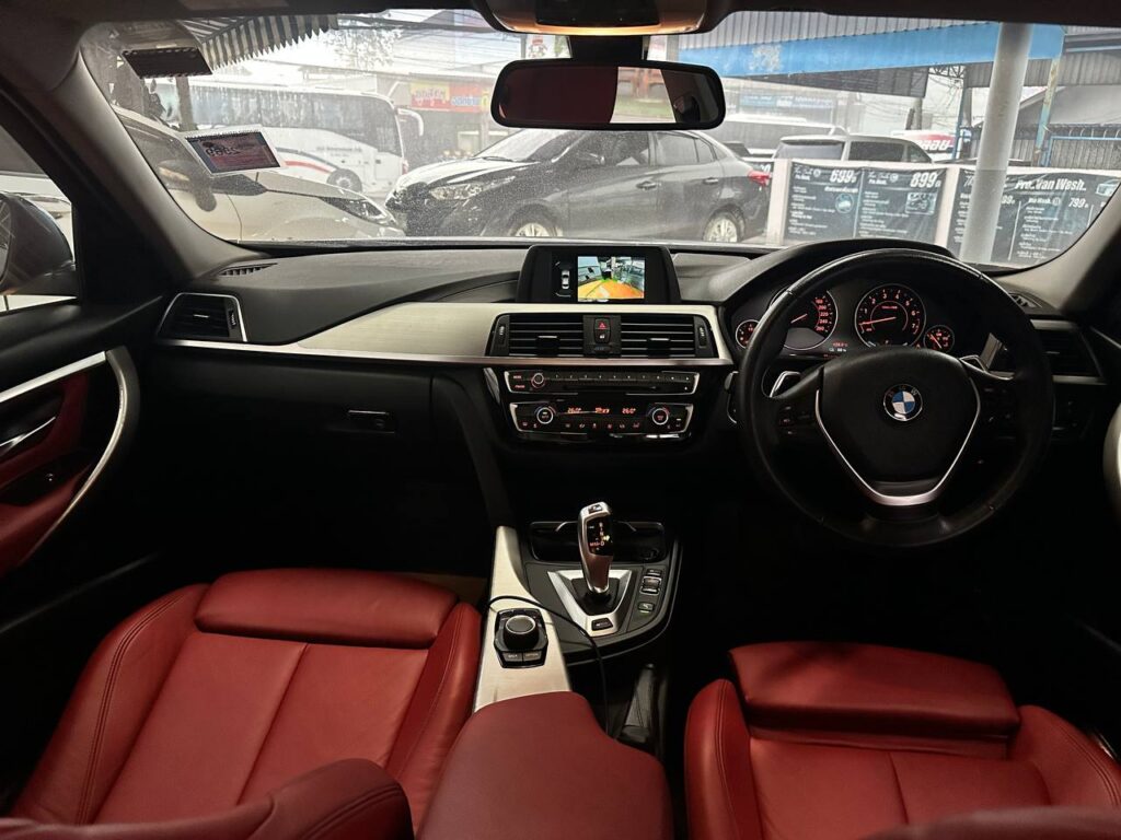 BMW 330E hybrid iPerformance 2018-2019 или аналог в Паттайе, Таиланд