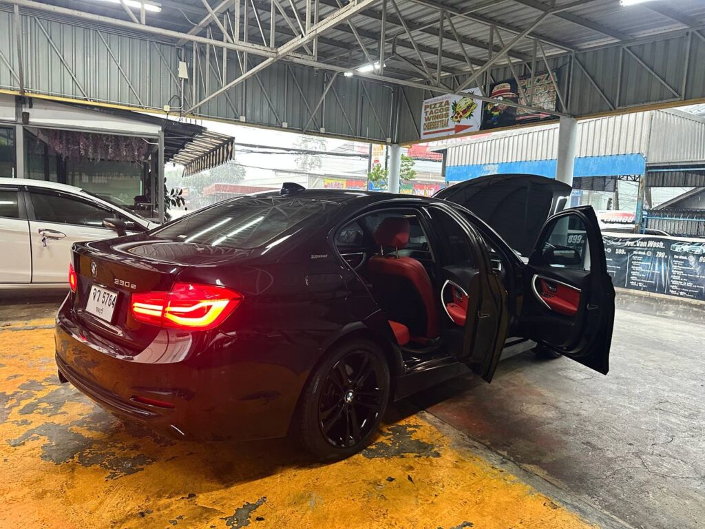 BMW 330E hybrid iPerformance 2018-2019 или аналог в Паттайе, Таиланд