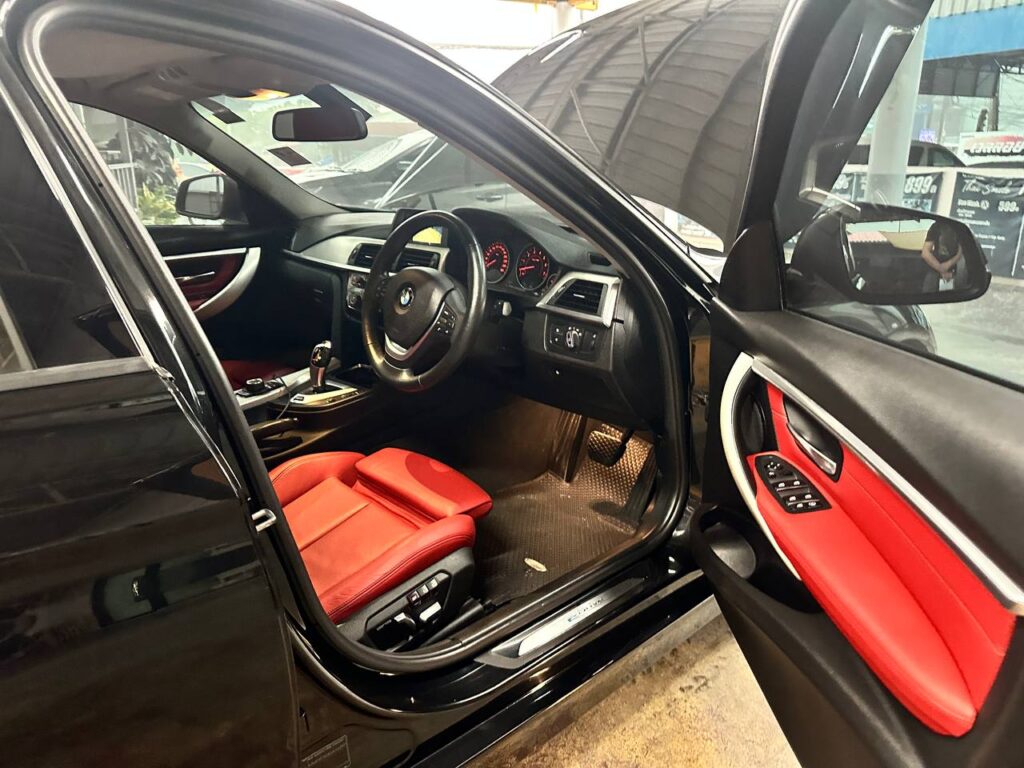 BMW 330E hybrid iPerformance 2018-2019 или аналог в Паттайе, Таиланд