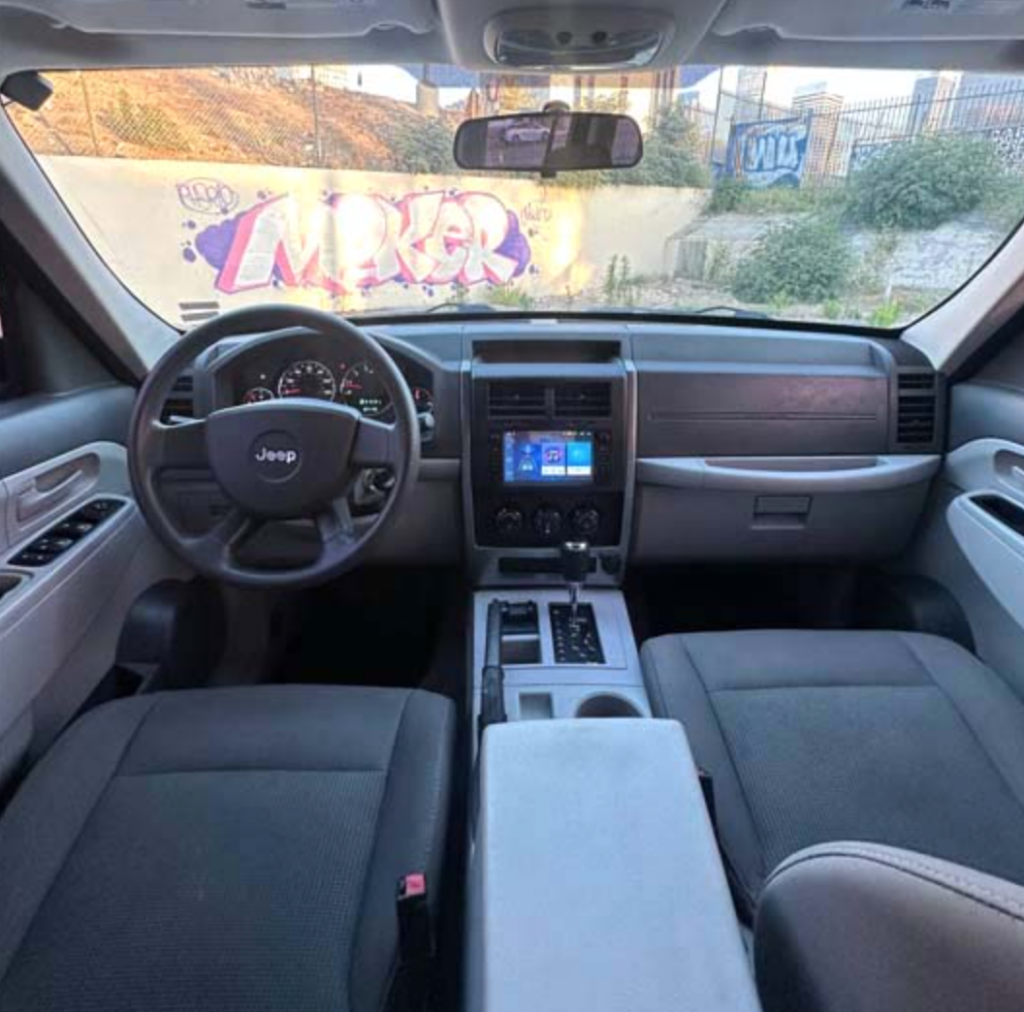 Jeep Liberty 2010-2016 или аналог в Лос-Анджелесе, США