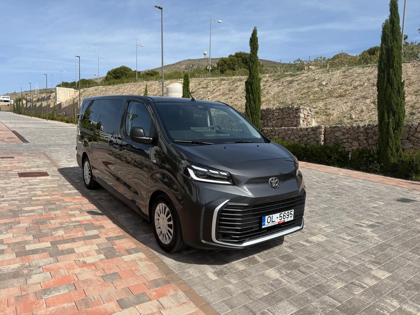 Toyota Proace Дизель 9 мест 2026 или аналог в Аликанте, Испания
