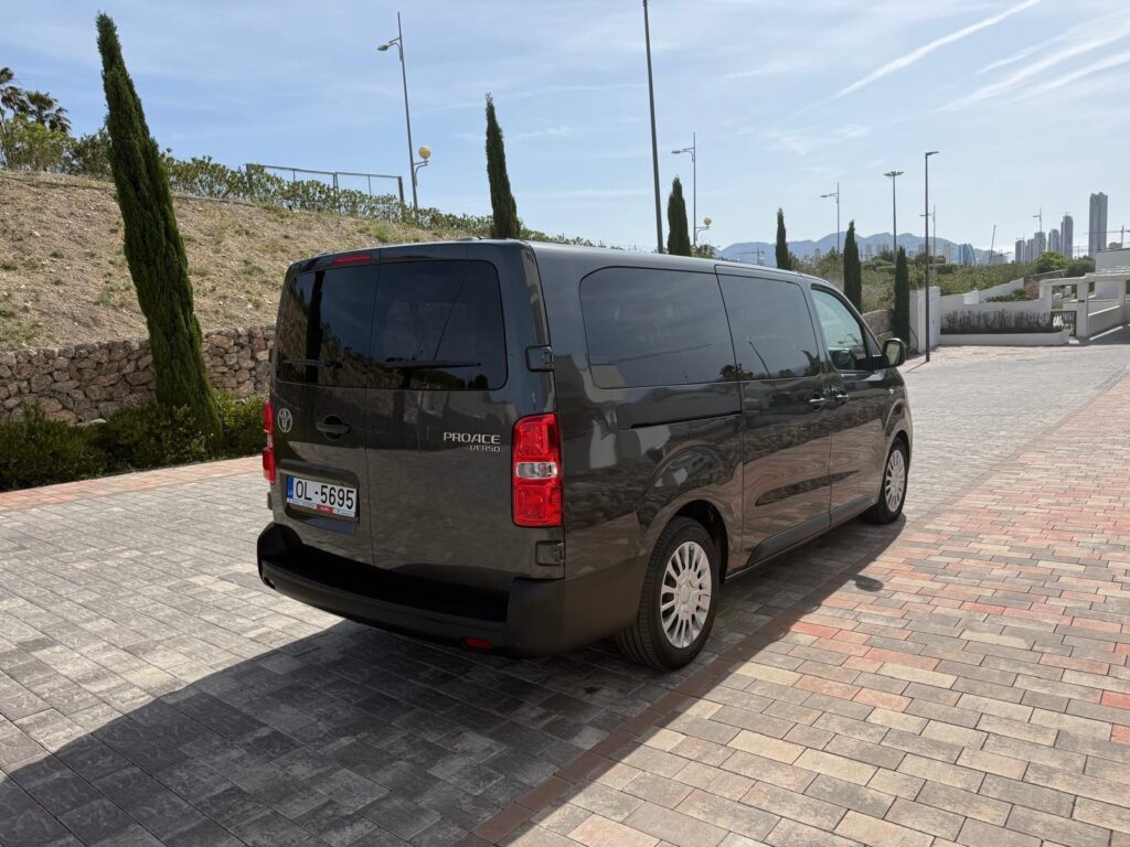 Toyota Proace Дизель 9 мест 2026 или аналог в Аликанте, Испания