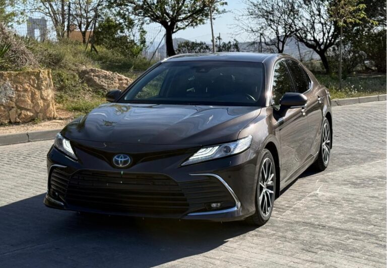 TOYOTA CAMRY гибрид 2023-2025 или аналог в Аликанте, Испания