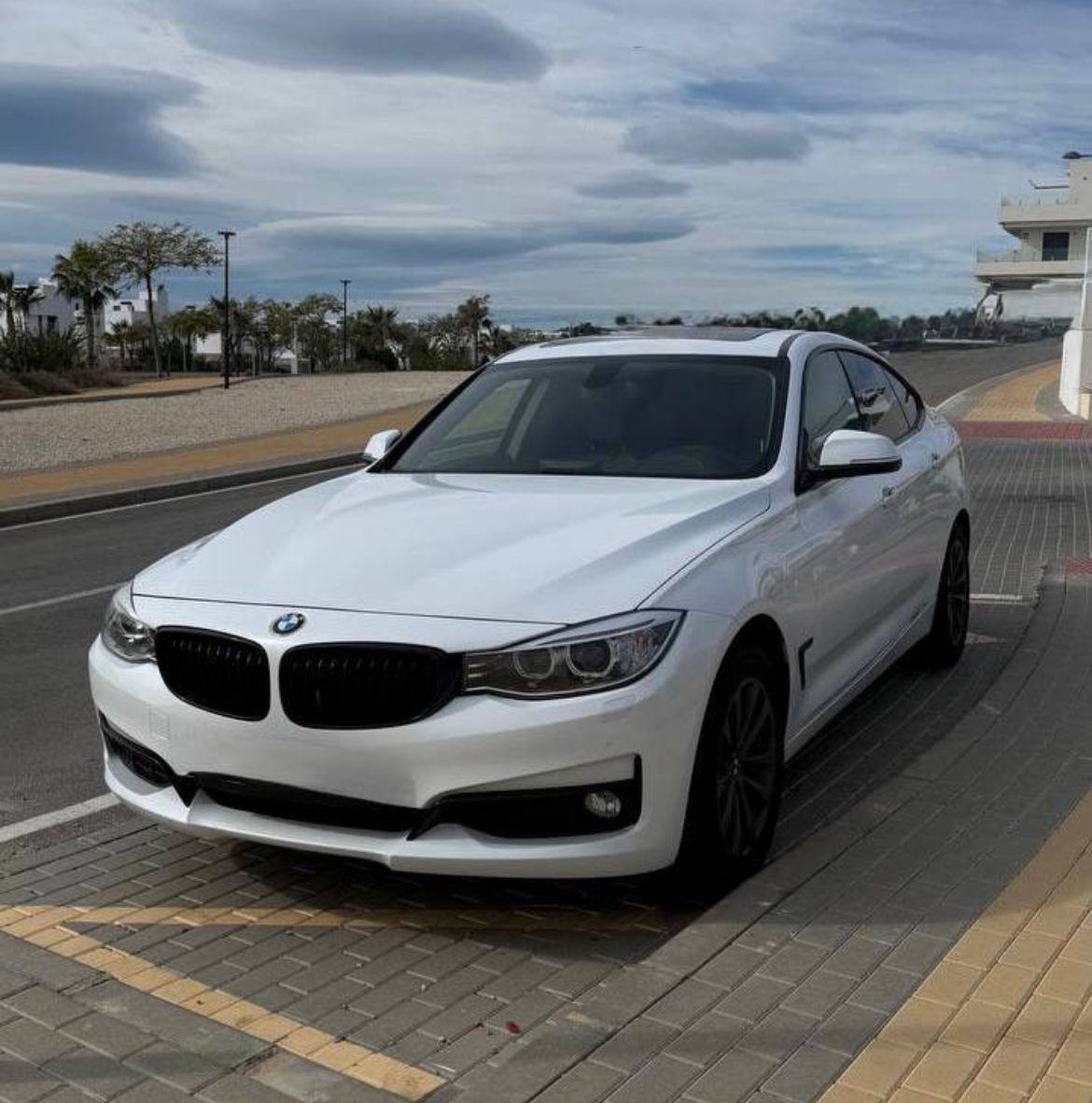 BMW GT 320 дизель 4WD, Keyless Entry, панорама или аналог в Аликанте, Испания