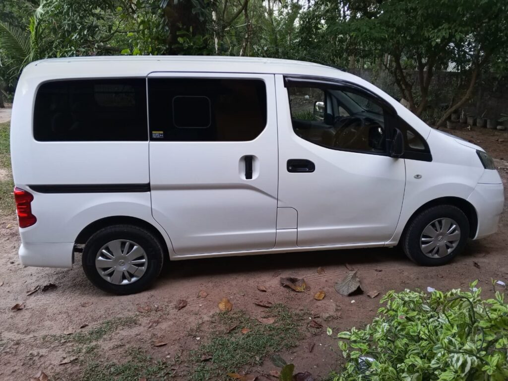 Nissan NV200 6 мест автомат или аналог в Коломбо на Шри-Ланке