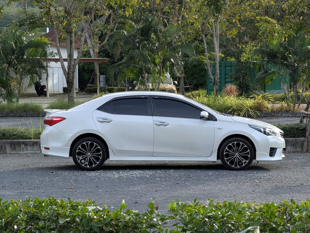 Toyota Corolla Altis 1.8 автомат 2014 или аналог на Пхукете, Таиланд