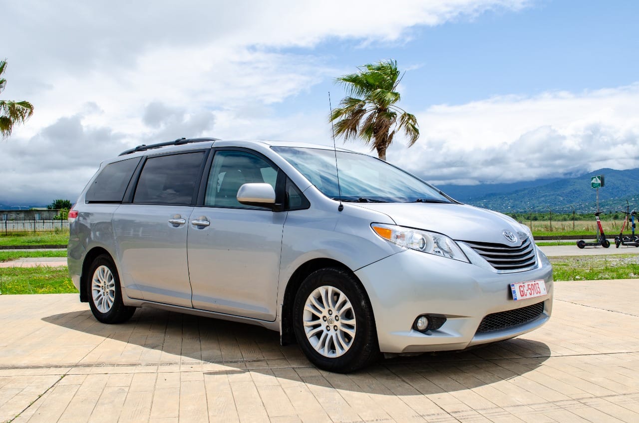 Toyota Sienna 7-8 мест 2014-2017 или аналог в Батуми, Грузия