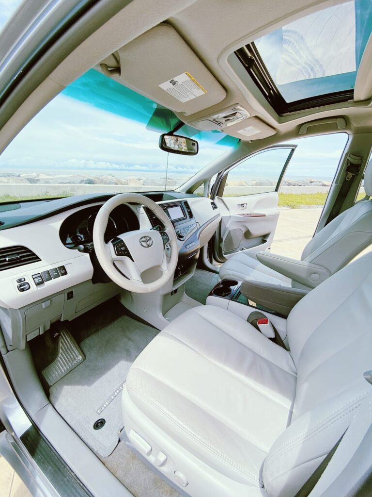 Toyota Sienna 7-8 мест 2014-2017 или аналог в Батуми, Грузия